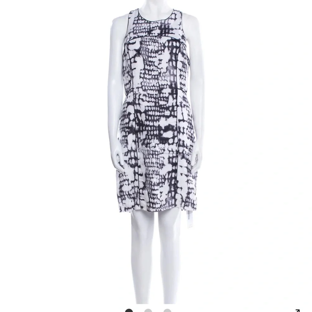 river island black crochet dress Keyhole Dress, S / Black Size:None Season:AW25 This fun mini version What Is a Bandage